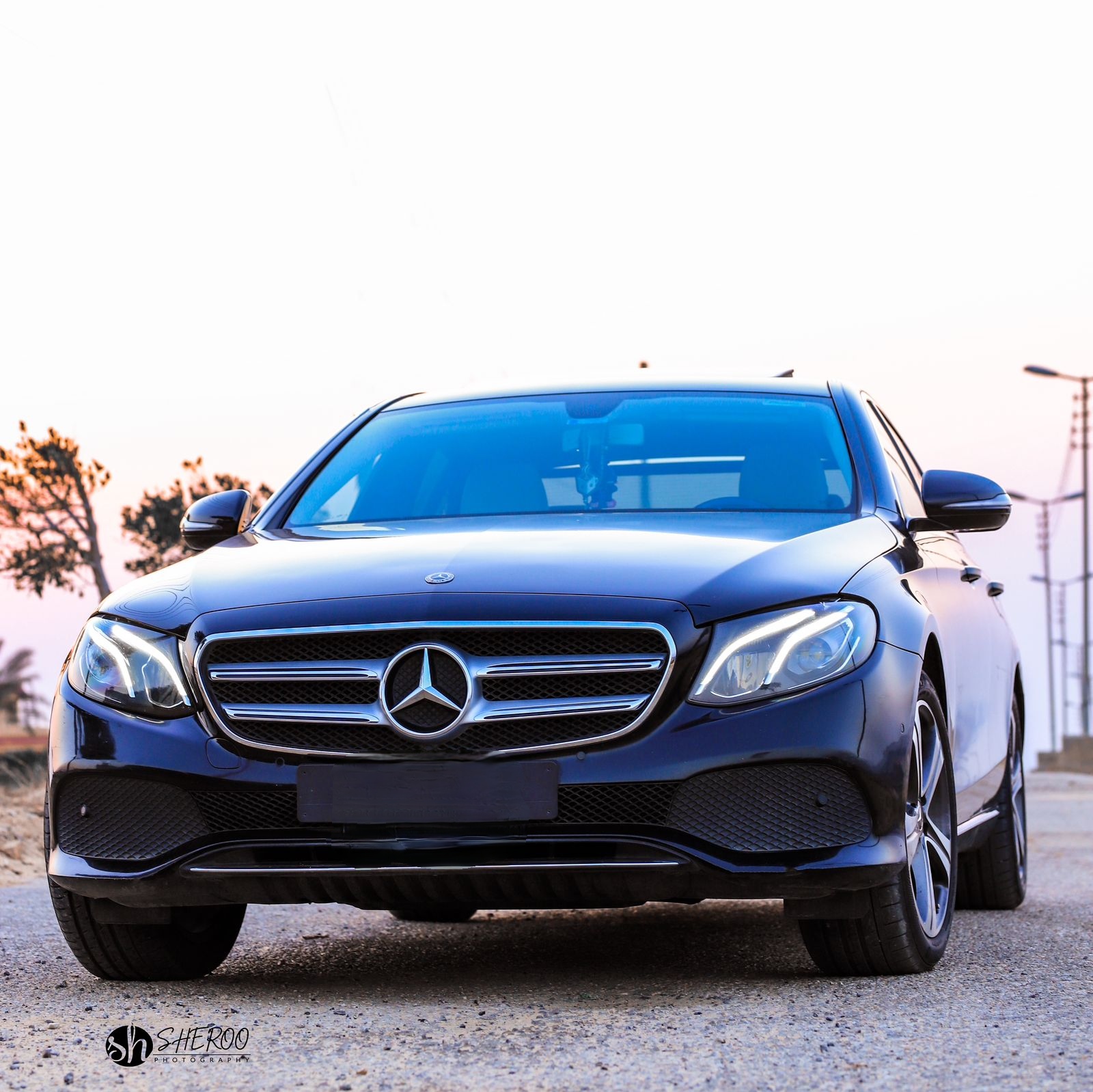 Luxury Sedan Thumbnail 2