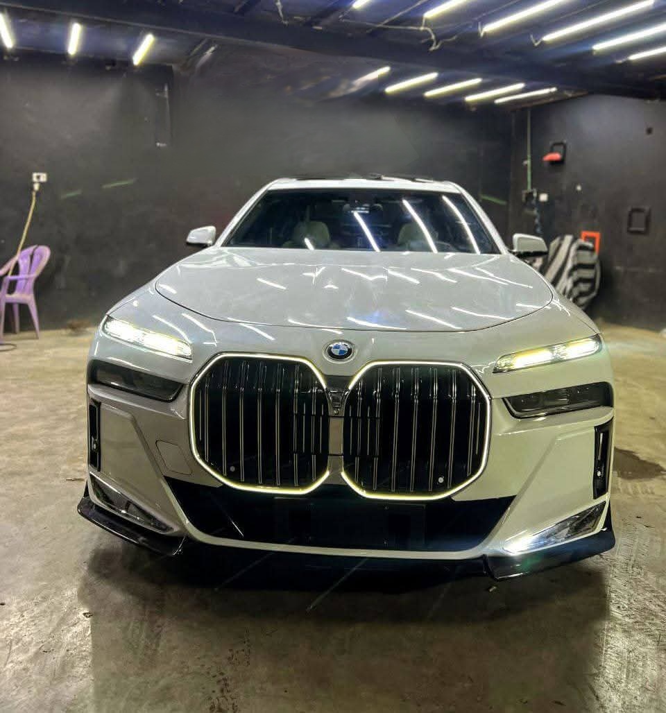 Luxury Sedan Thumbnail 4