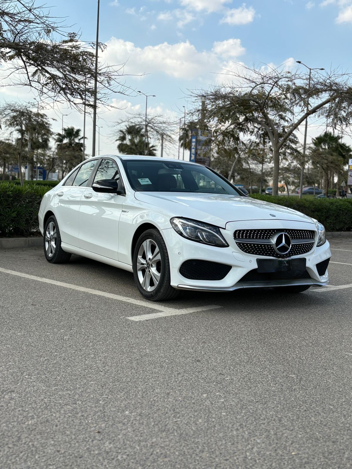 Luxury Sedan Thumbnail 5