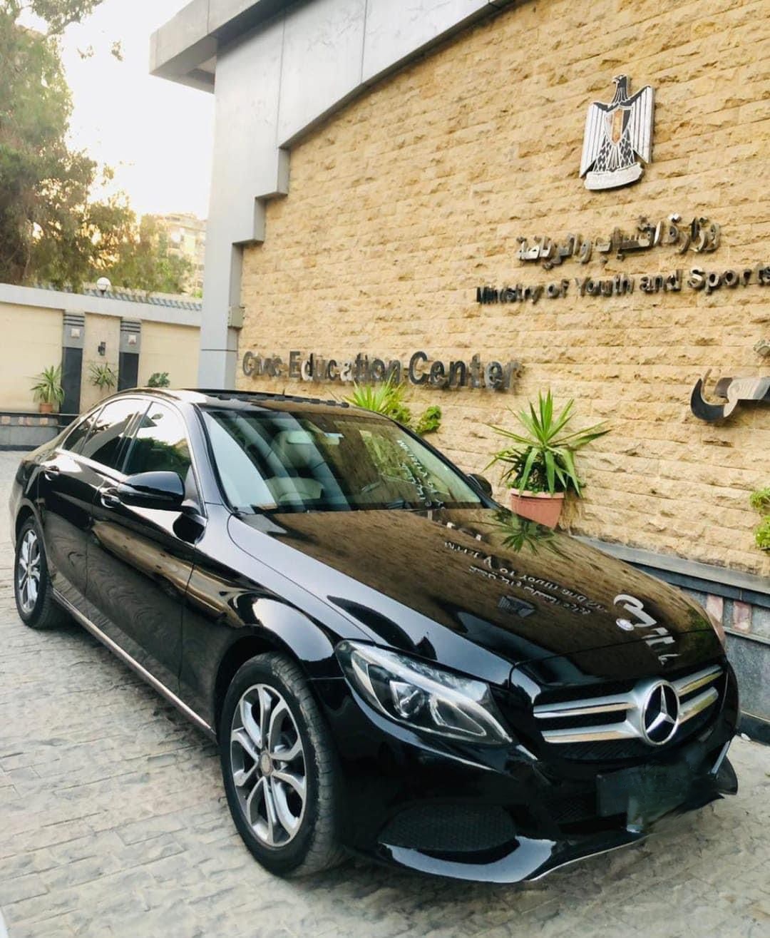 Luxury Sedan Thumbnail 6