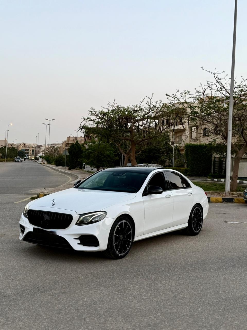 Luxury Sedan Thumbnail 10