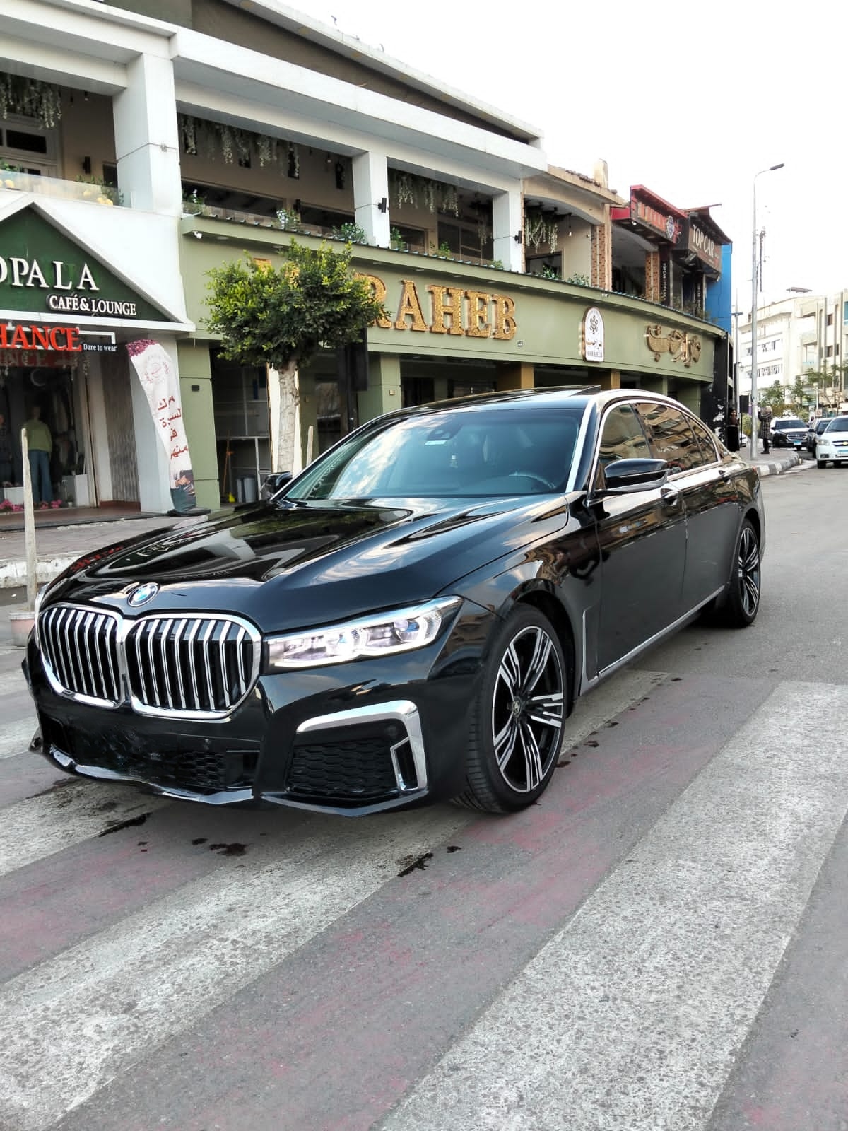 Luxury Sedan Thumbnail 13