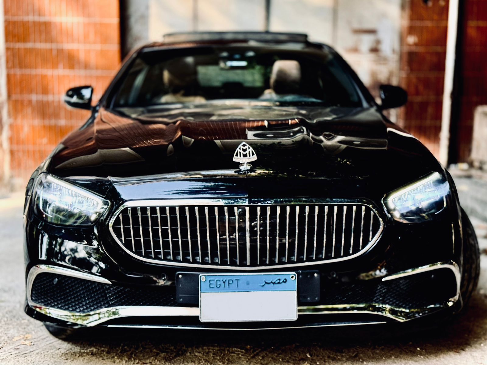 Luxury Sedan Thumbnail 14