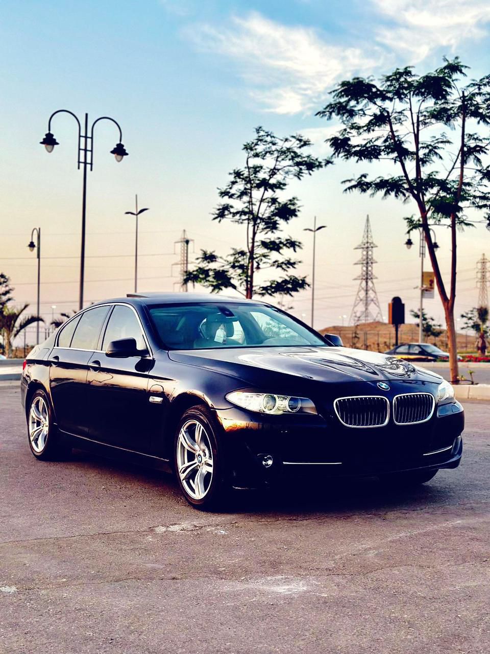 Luxury Sedan Thumbnail 17