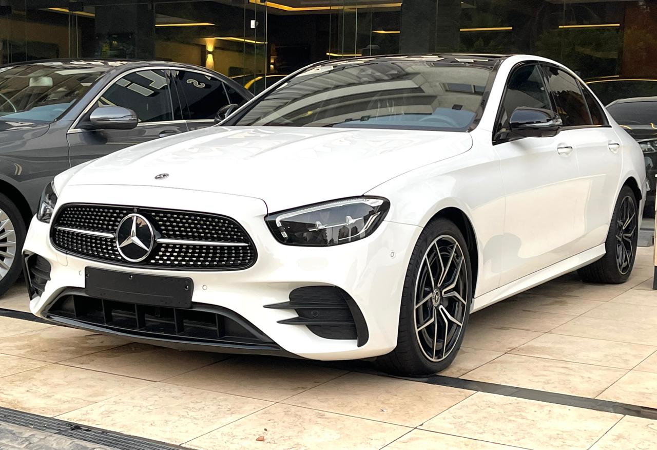Luxury Sedan Thumbnail 18
