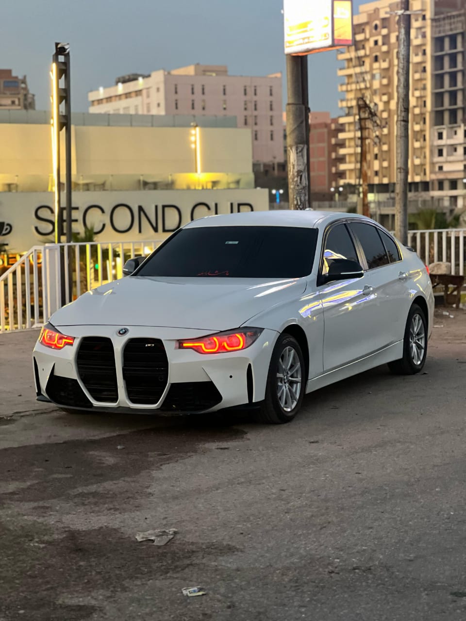 Luxury Sedan Thumbnail 19