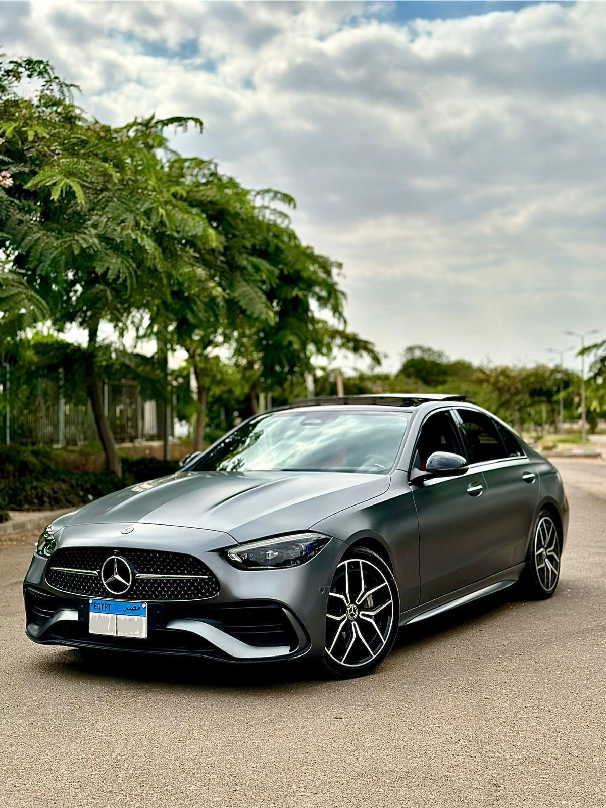 Luxury Sedan Thumbnail 21