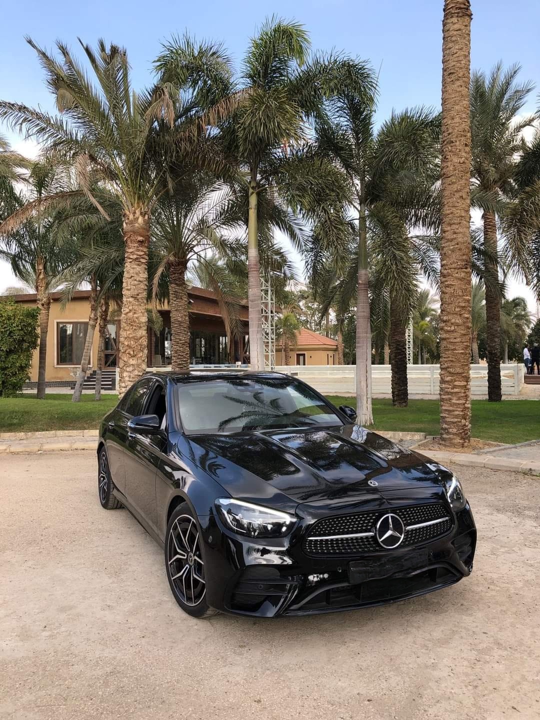 Luxury Sedan Thumbnail 26