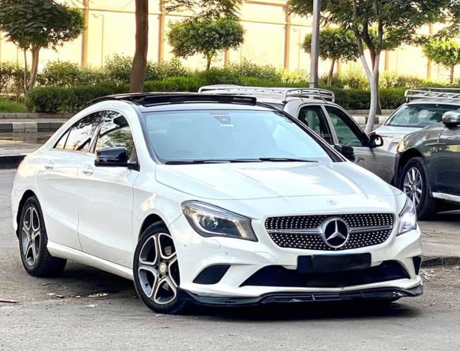 Luxury Sedan Thumbnail 27