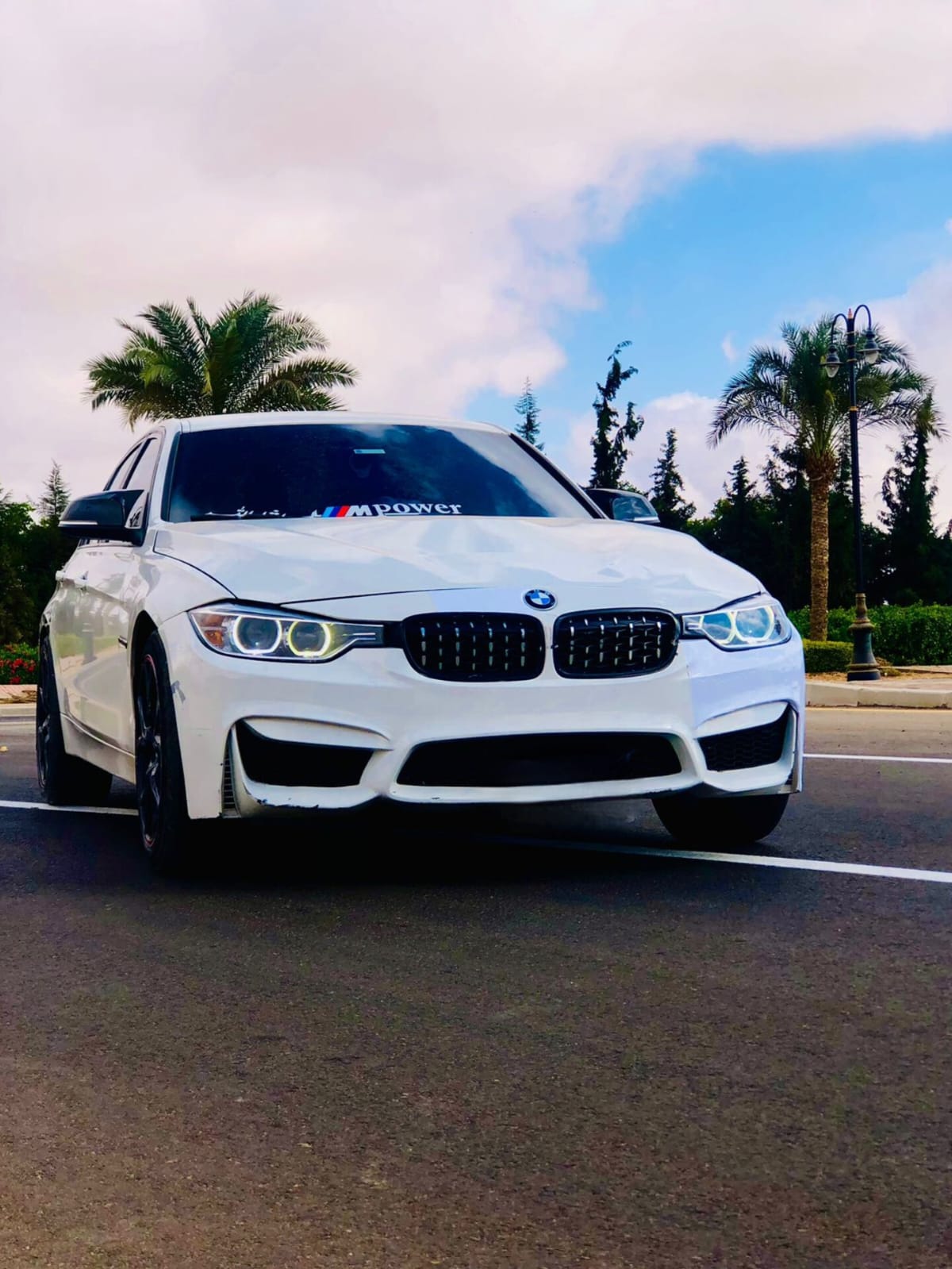 Luxury Sedan Thumbnail 28