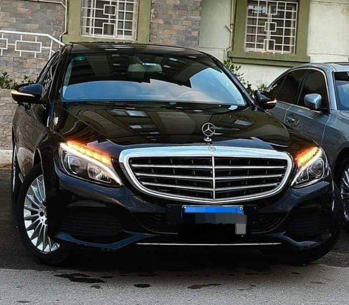 Luxury Sedan Thumbnail 32