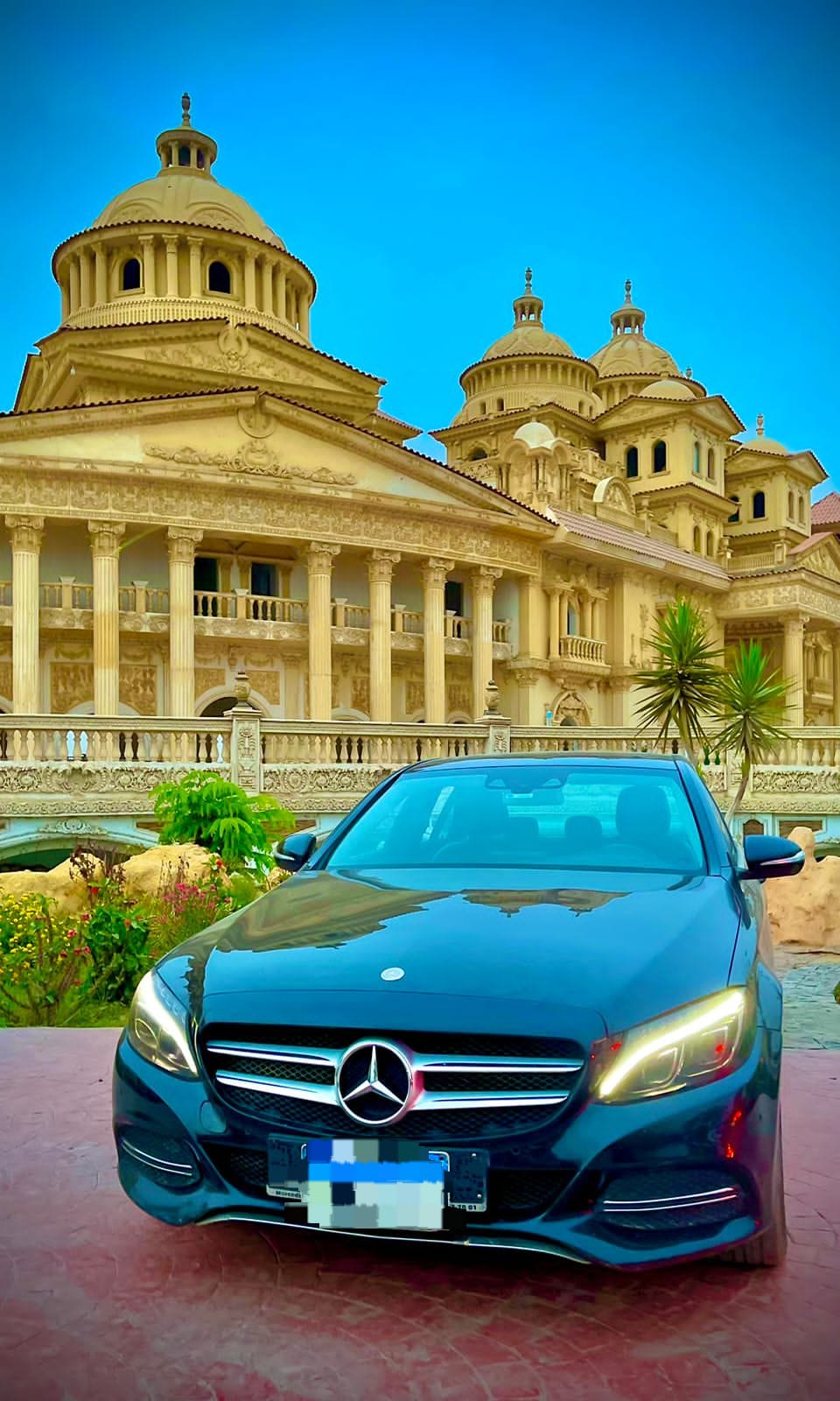 Luxury Sedan Thumbnail 33