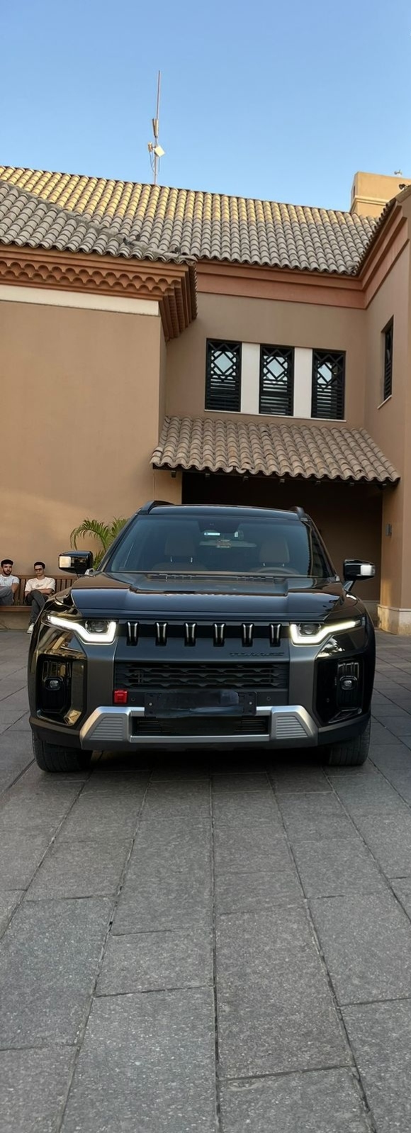 SUV Thumbnail 4